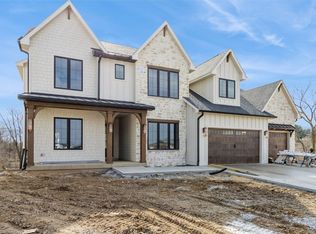 401 Macbride Trl, Solon, IA 52333
