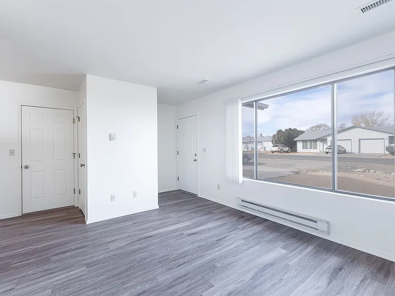 3123 N Truwood Dr — Photo 4