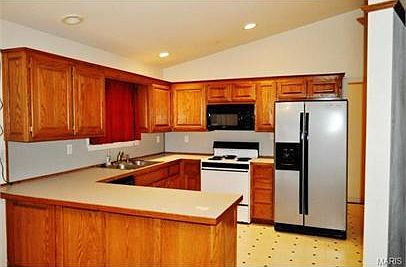 2nd image of 14210 Howard Ln