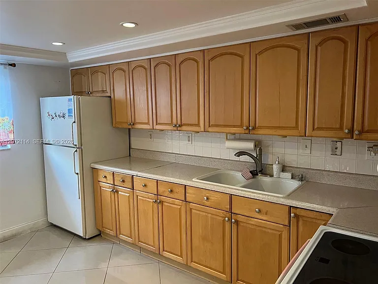 344 SW 1st St #6 — Photo 11