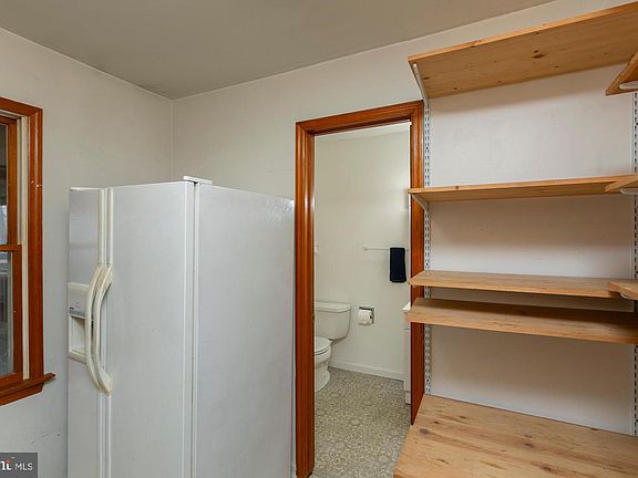 4th image of 35 Grant Rd