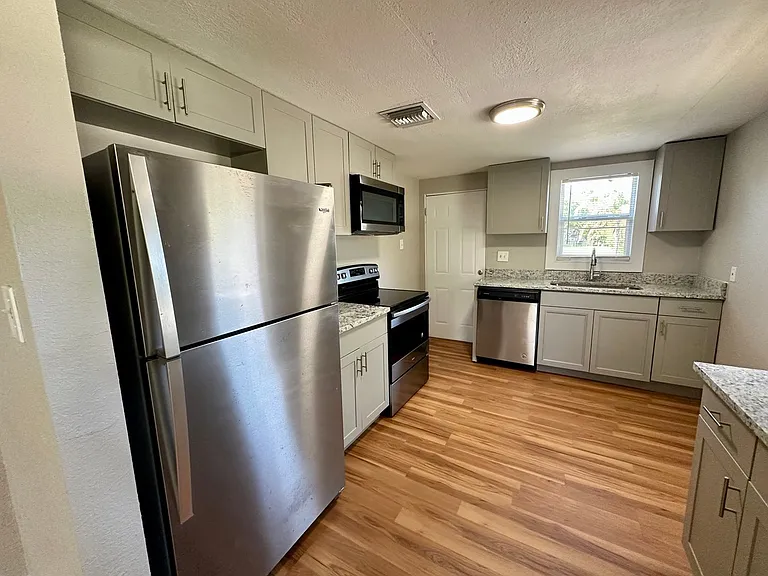 902 Canal Dr — Photo 7