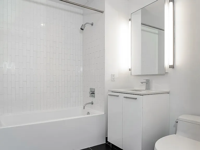 388 Bridge St #22E — Photo 4