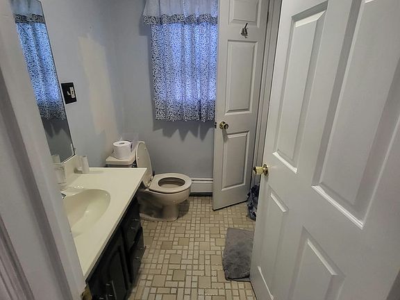 4th image of 250 S Main St Floor 1
