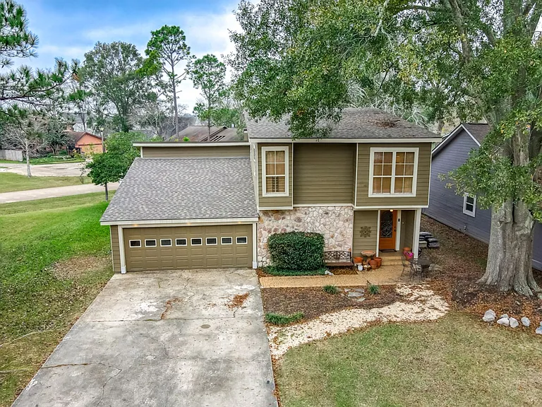 7634 Oakmount Dr — Photo 2