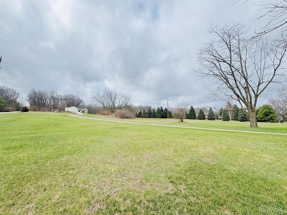 1st image of 4300 Center Rd