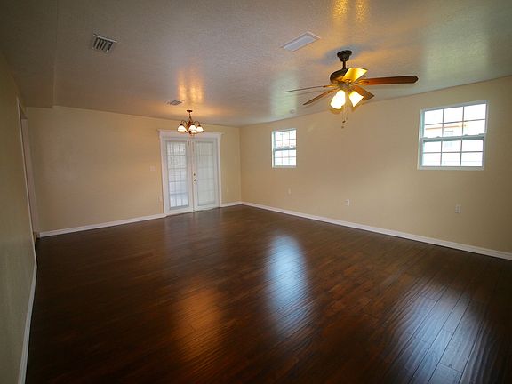 4th image of 2222 Mateo St