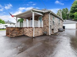 392 Moon Clinton Rd, Coraopolis, PA 15108