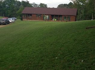 4137 Iva Durst Rd, Leon, WV 25123