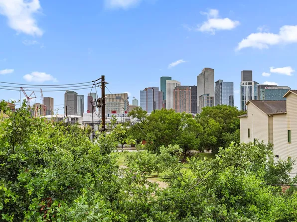 1119 Saint Charles St, Houston, TX 77003