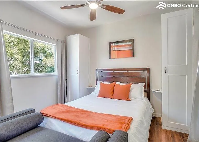 556 Vermont St — Photo 9