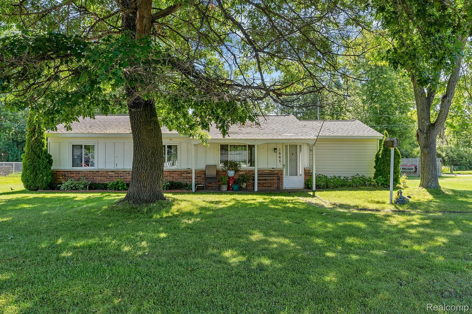 1665 Michael St photo 1