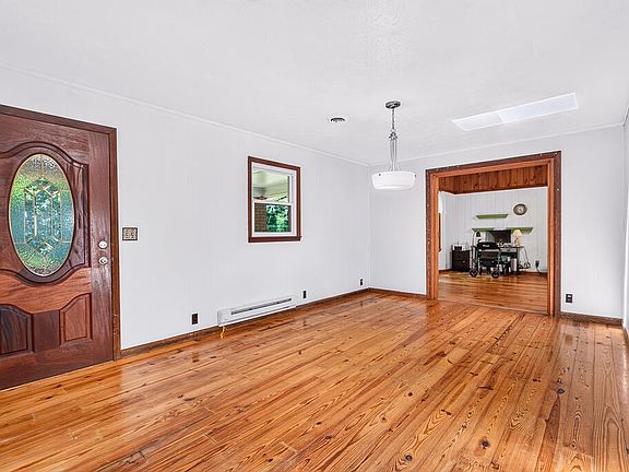 4th image of 466 Ellington Rd
