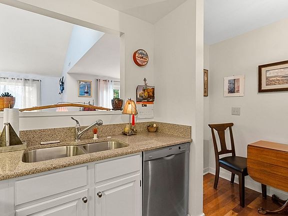 5th image of 1 Washington St Unit 402