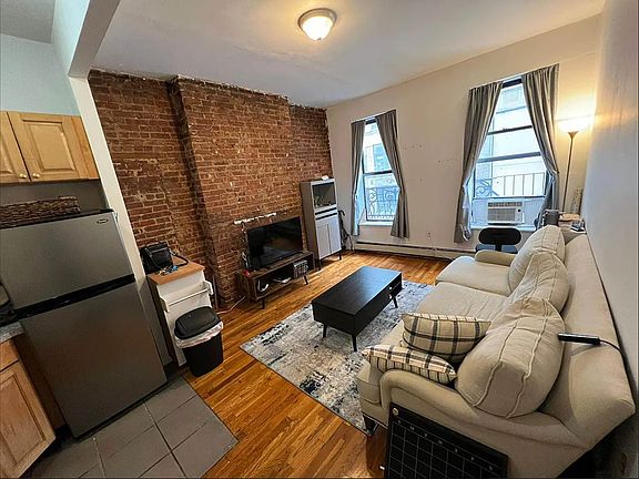 4th image of 449 W 37th St APT 5FE