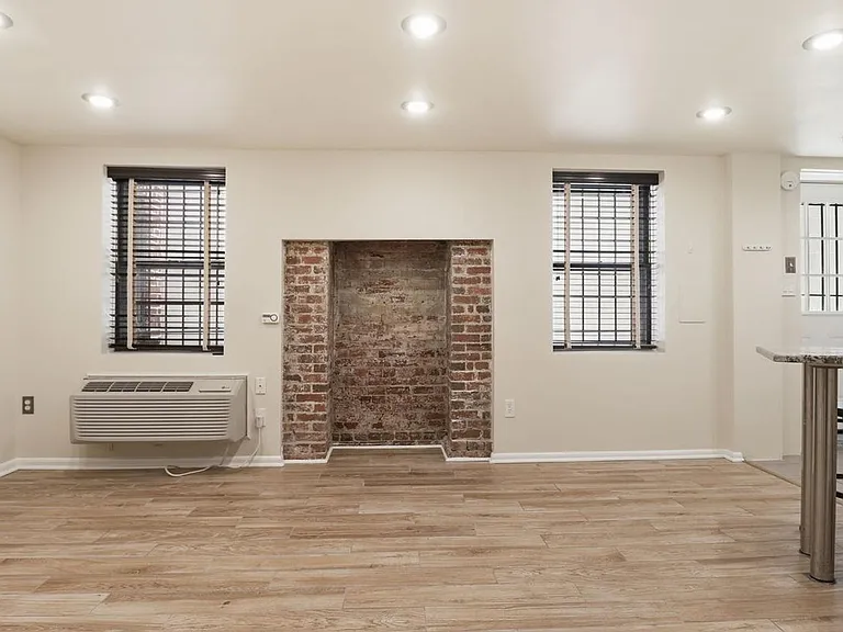1450 Harvard St NW #B — Photo 9