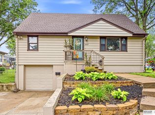 8907 Westridge Dr, Omaha, NE 68124