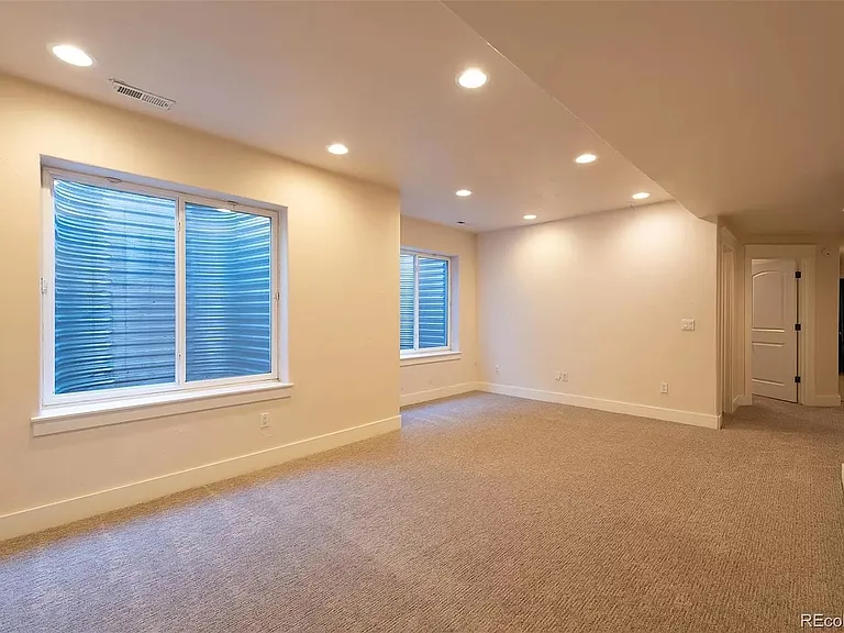 884 S Emerson St — Photo 24