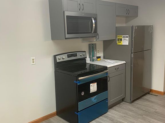 2nd image of 1954 Edgewood Dr #1954