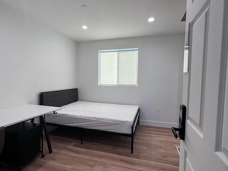 1224 W 37th Pl — Photo 50
