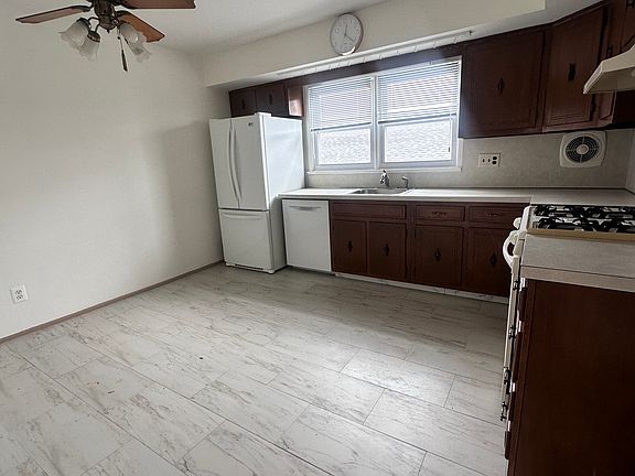 3rd image of 186 Melba St Floor 2