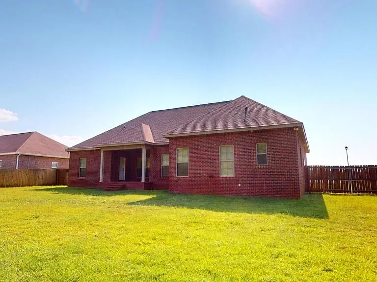 1006 Legacy Dr — Photo 33