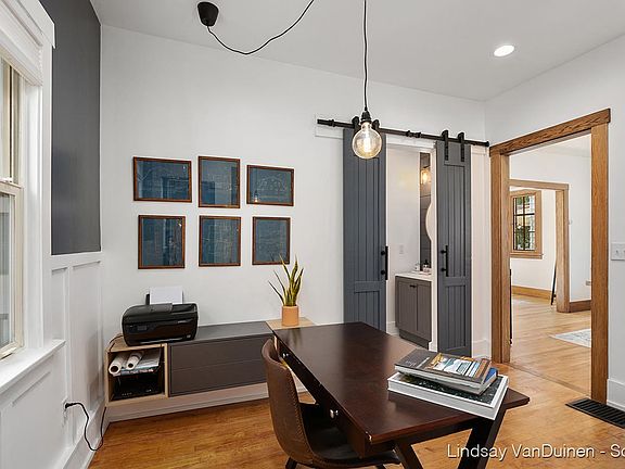 3rd image of 1037 Davis Ave NW