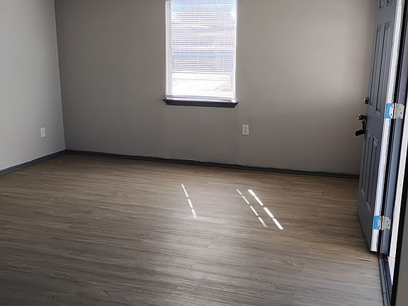 3rd image of 3313 SW 48th St