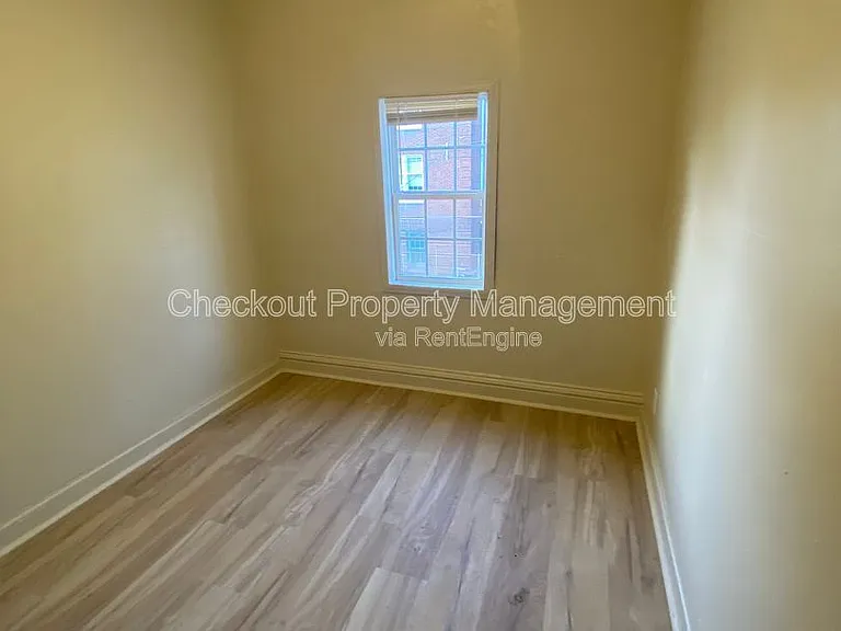 2035 Maury Ave — Photo 11