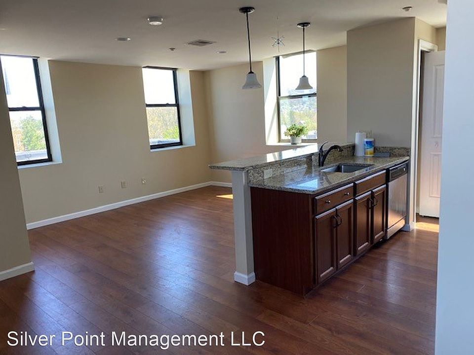 2nd image of 528 N New St #11397574