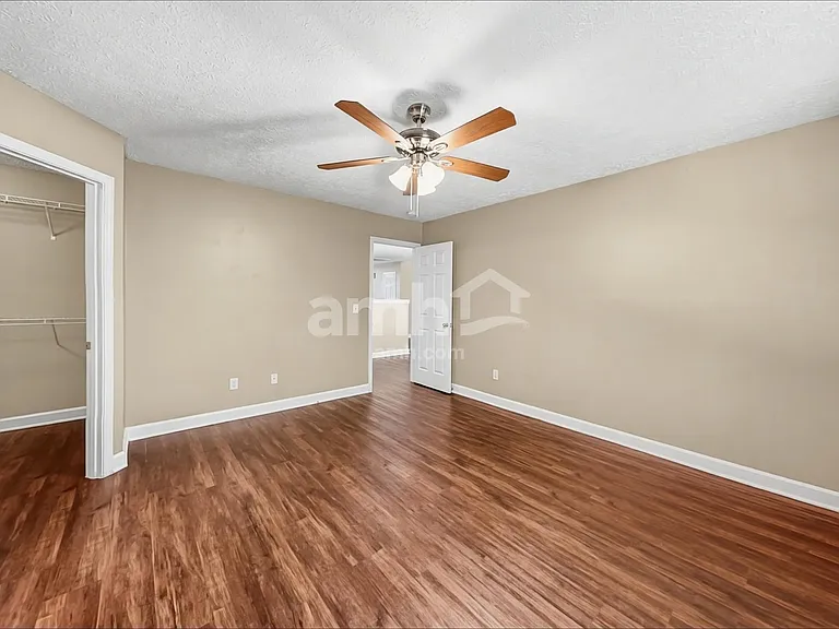 8028 Meadowview Ln — Photo 10