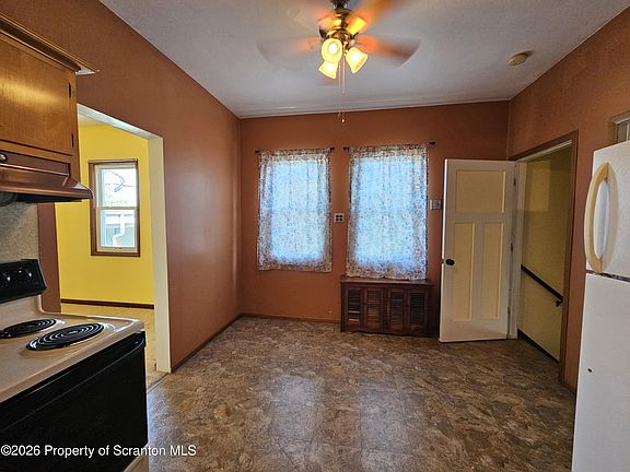 5th image of 132 Smith St APT 2