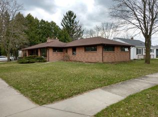 2124 Stratford Rd, West Bend, WI 53090