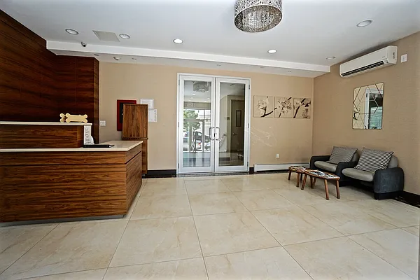 Rented by Bizzarro Agency | media 24