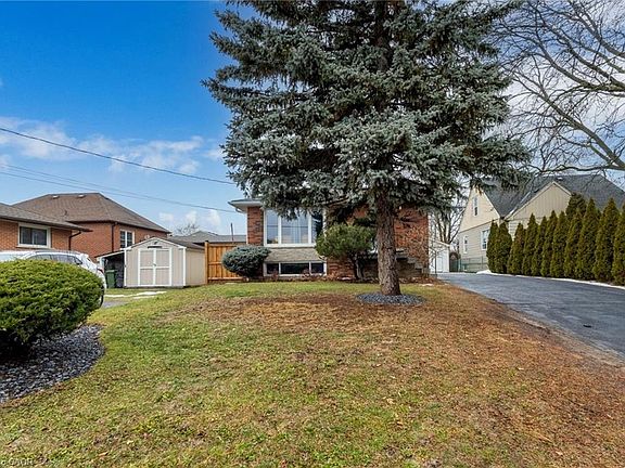 2nd image of 27 Blenheim Dr