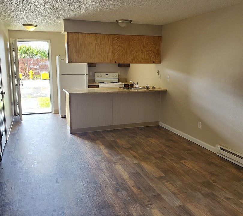2nd image of 15917 E Sprague Ave #6