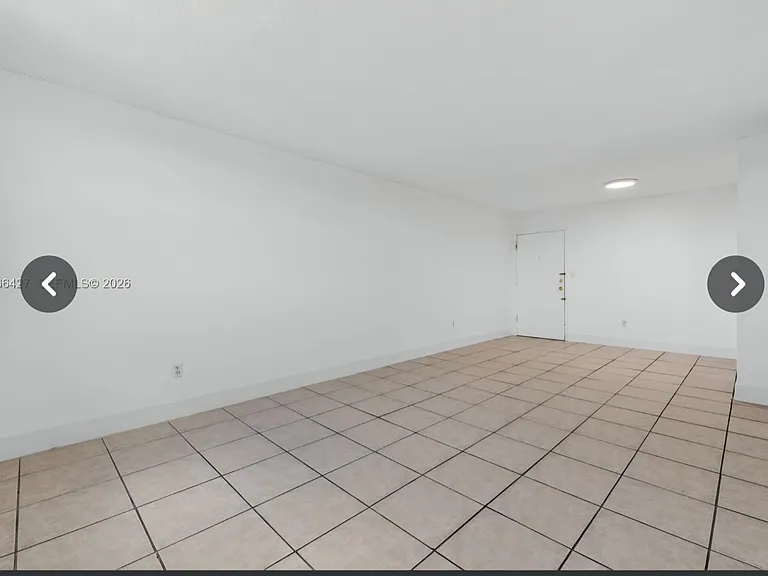 606 W 81st St #302 — Photo 26