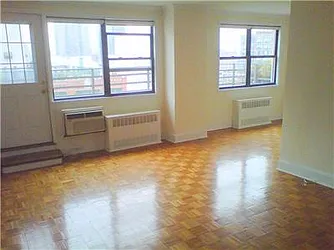Rented by Metropolis Real Estate of Manhattan