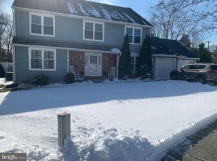 17 Loch Lomond Ct, Turnersville, NJ 08012