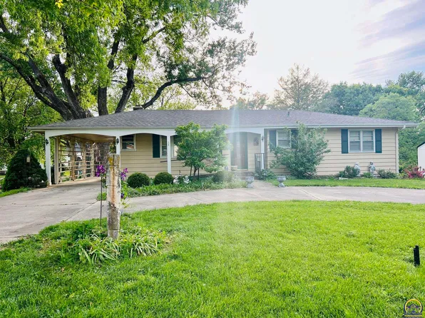 1020 S Delaware St, Tonganoxie, KS 66086