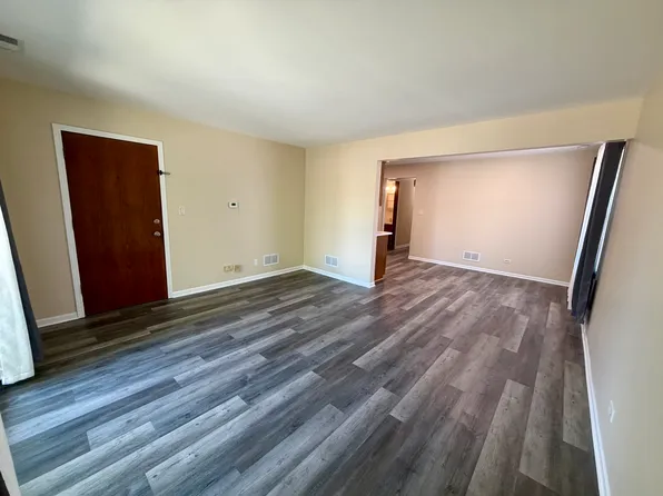 4600 Grove Ave APT 2N, Brookfield, IL 60513