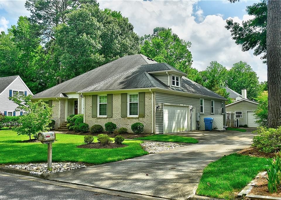 Front right side of the home, note the room over  the garage and detached garage. Lovely home built by custom Homarama builder, Schrock. both owners have made custom features during their respective ownership.