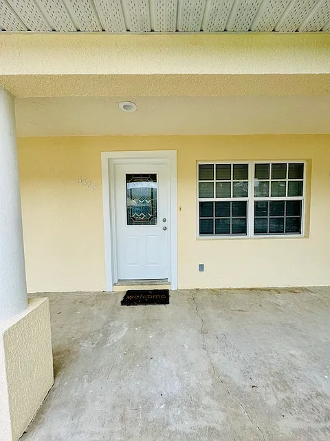 Building Photo - 5525 Matanzas Dr