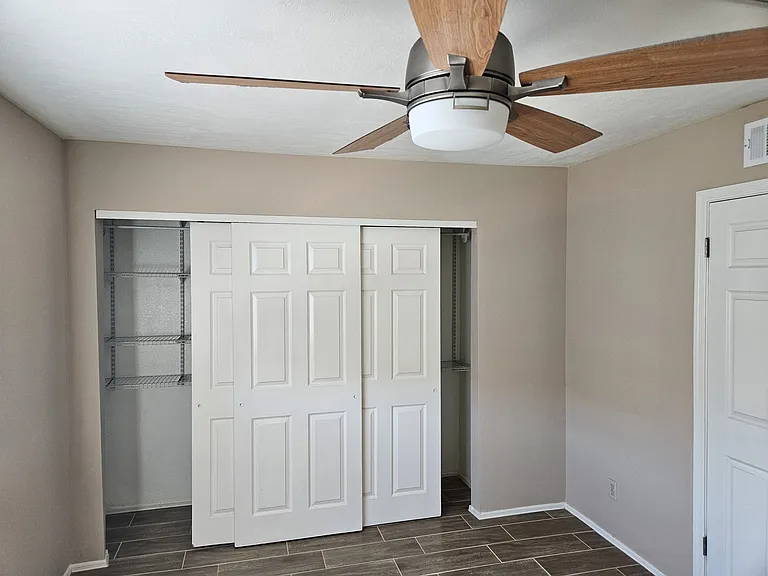 1055 W 5th St #2 — Photo 7