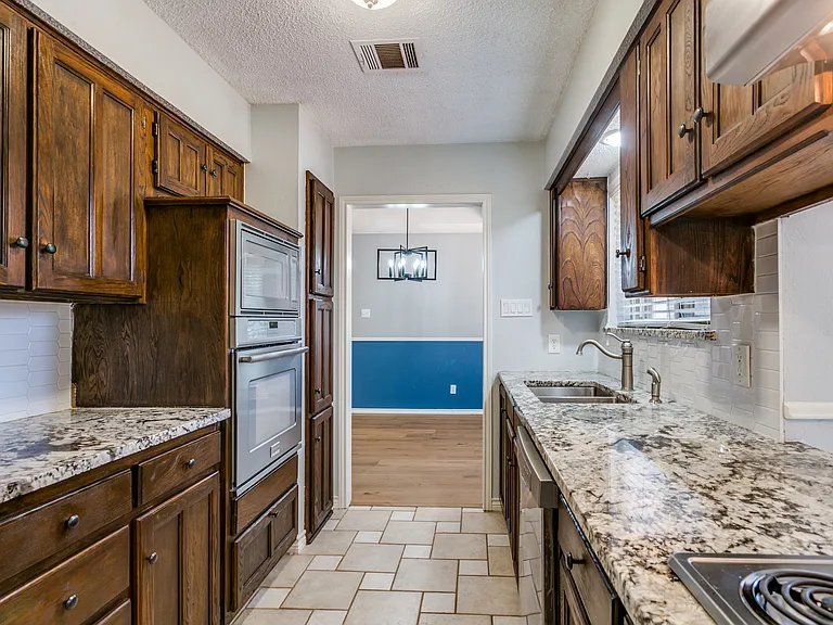 8 Winding Creek Ct — Photo 7