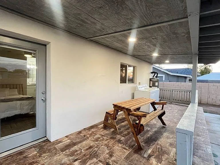 1632 E Harvard St — Photo 13