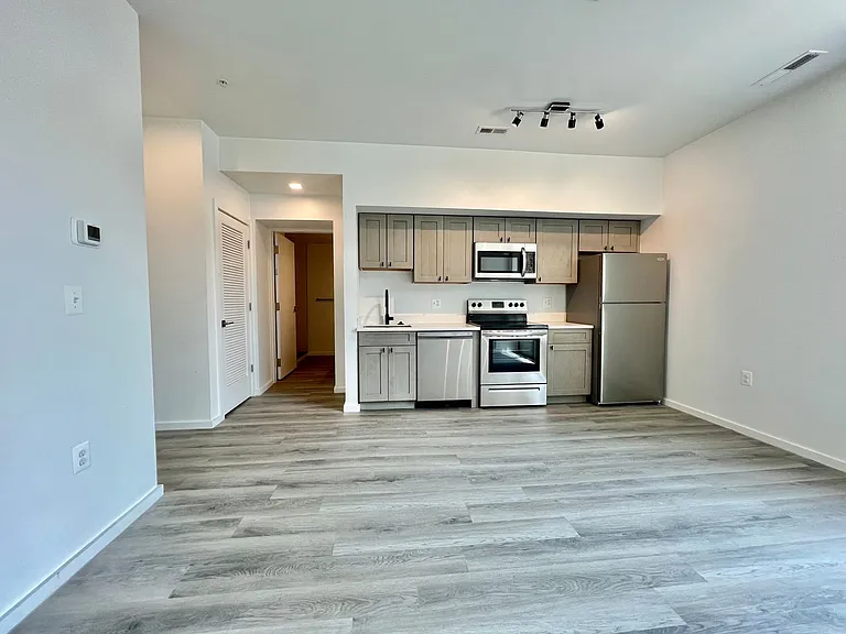 725 W Pratt St. — Photo 30