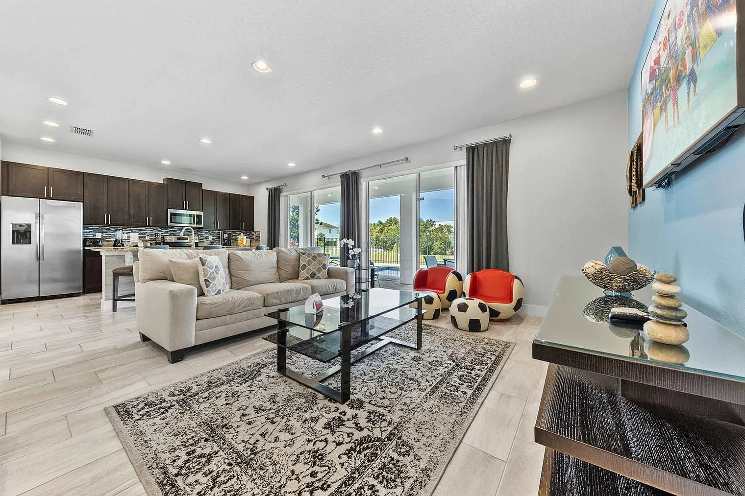 5 bed, 5.0 bath, 2561 sqft, $8,229 — Photo 2