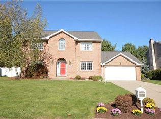 2113 Toftrees Dr, Bridgeville, PA 15017