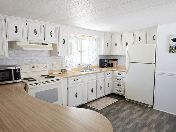 4th image of 9 sargent Place #34
